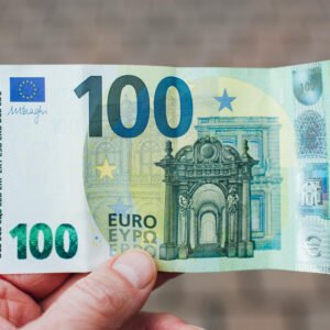 100 €/mēn → Lai profils nekad neizskatās tukšs